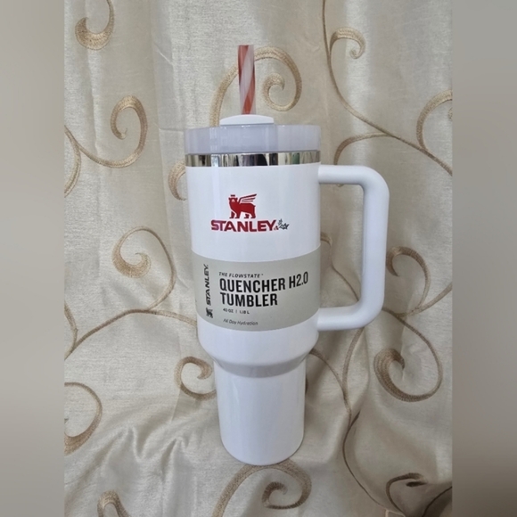 NWT Limited Edition Stanley Quencher H2.0 FlowState 40 oz – Mistletoe Twist - Picture 1 of 6